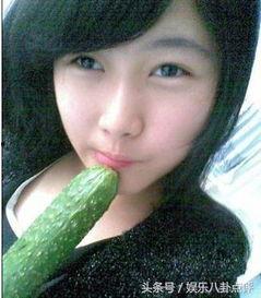 抱美女吃瓜,揭秘娱乐圈幕后故事