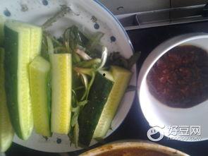 小瓜煮蘸酱吃,夏日清新美食新体验