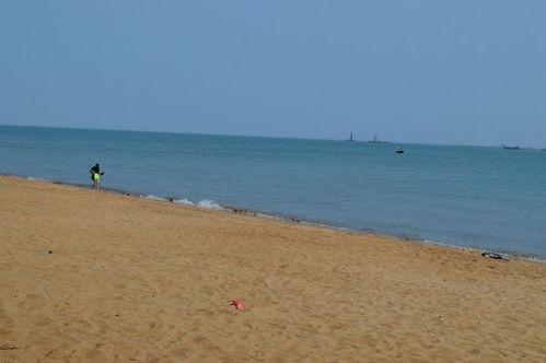 临海海滩吃瓜,夏日吃瓜盛宴，尽享海滨悠闲时光